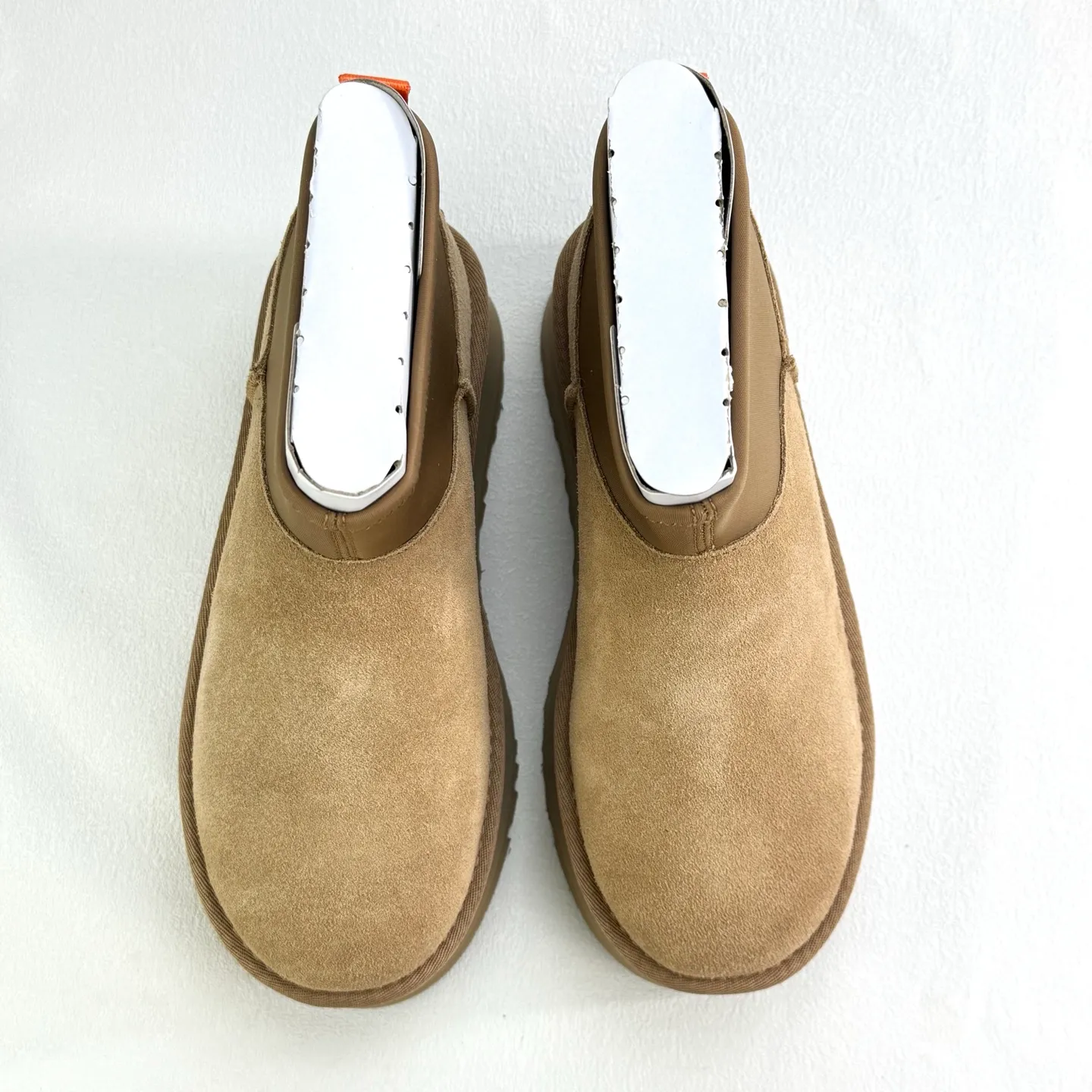 Self-pickup 💰480 Dilireba's same style short boots 2024 latest short elastic boots UGG Dipp boots Mini elastic all-in-one snow boots Short, low, elastic, thick sole 5CM style Upper design Made of high-quality suede, easy to care for, comfortable and fashionable at the same time. The inner material of the shoe is made of wool. It is warm and heat-locking to keep you warm in the winter. Sole design is lightweight and cushioning, making it comfortable to go out on the street. EVA outer disc makes walking easier FD official item number: 1168170 Size: 35 36 37 38 39 40